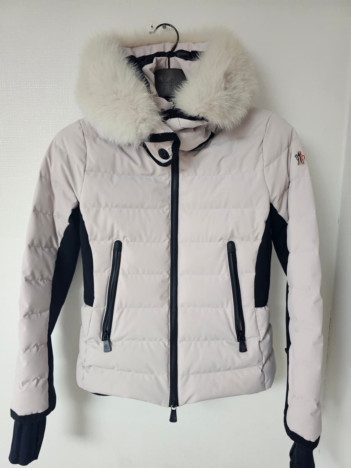 몽클레어 21fw 폭스퍼 패딩(1/라이트핑크/정품) 상품이미지1