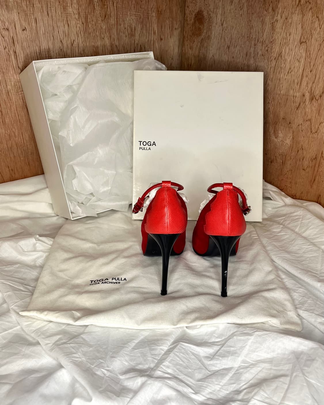 토가풀라 레드 스웨이드 T바 스틸레토 펌프스 상품이미지4