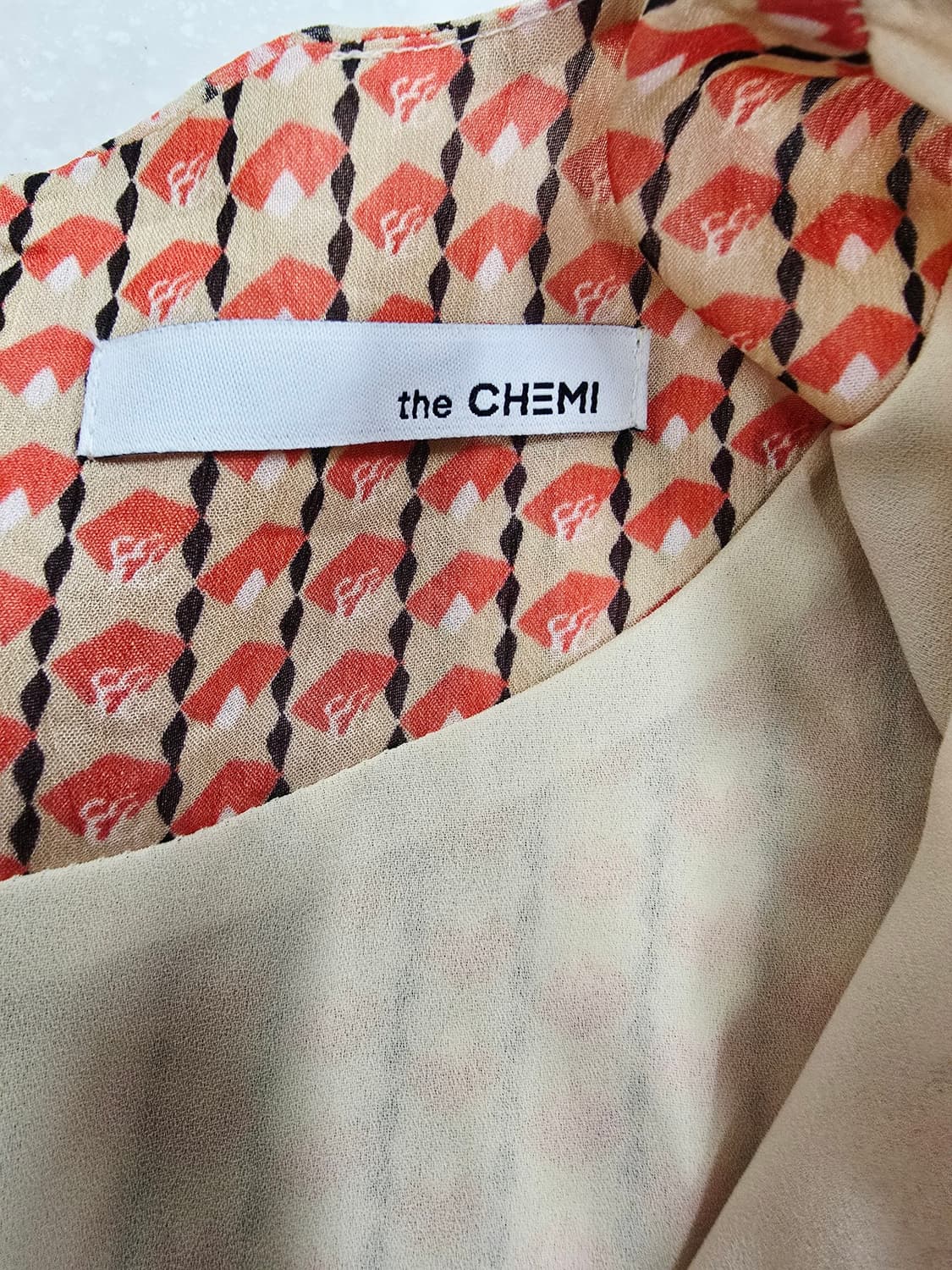 the chemi 더케미 패턴 쉬폰 브이넥 퍼프소매 롱 원피스 상품이미지8