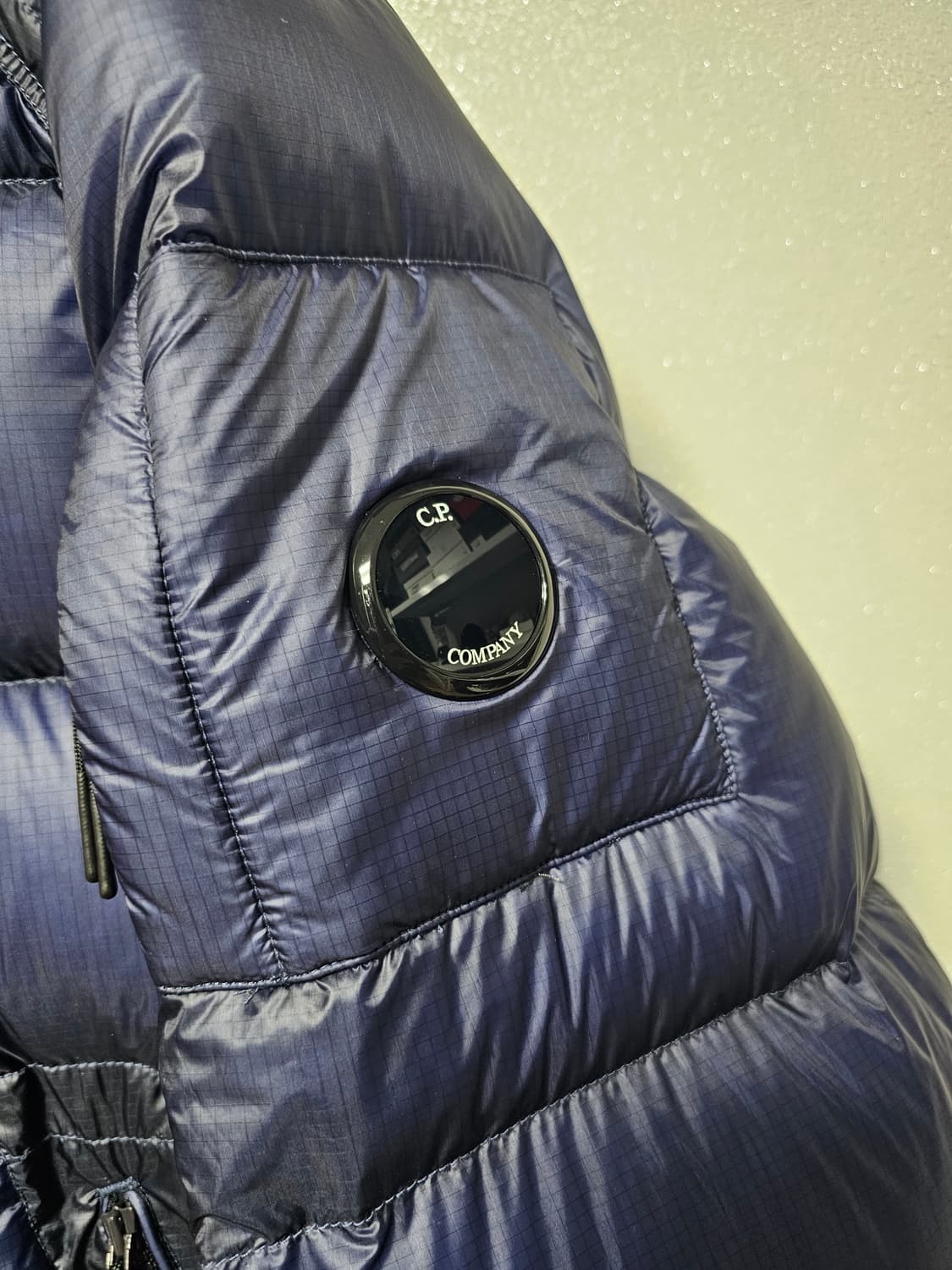 CP컴퍼니 DD쉘 후드 미디엄 다운 자켓 24FW 상품이미지4