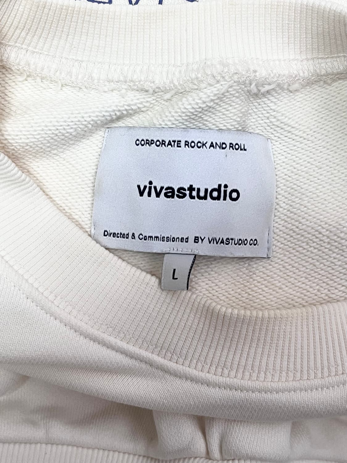 비바스튜디오  Ivory Logo Sweatshirt 상품이미지3