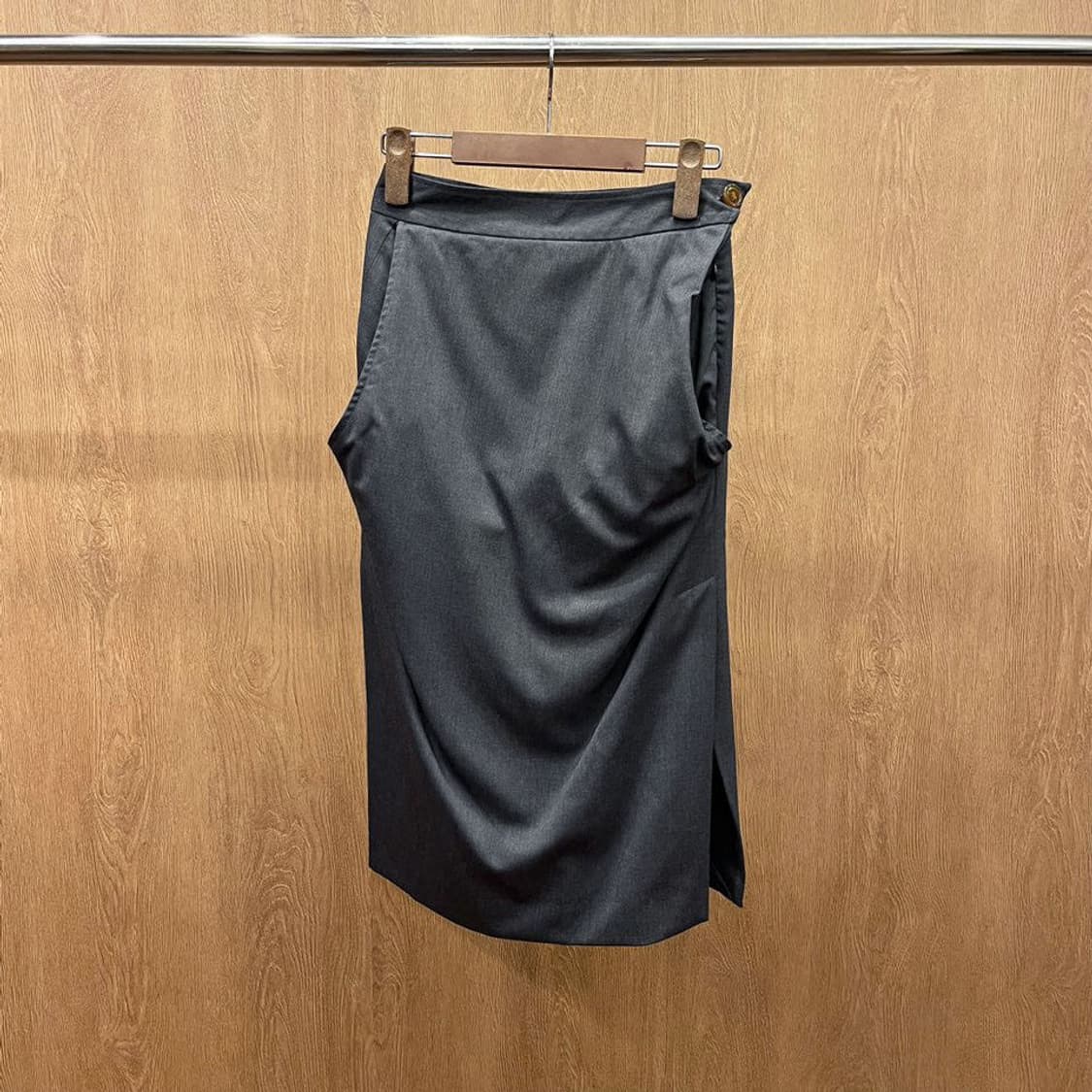 비비안웨스트우드 미디 스커트 더블 오픈 포켓 디테일 H라인 그레이 상품이미지2