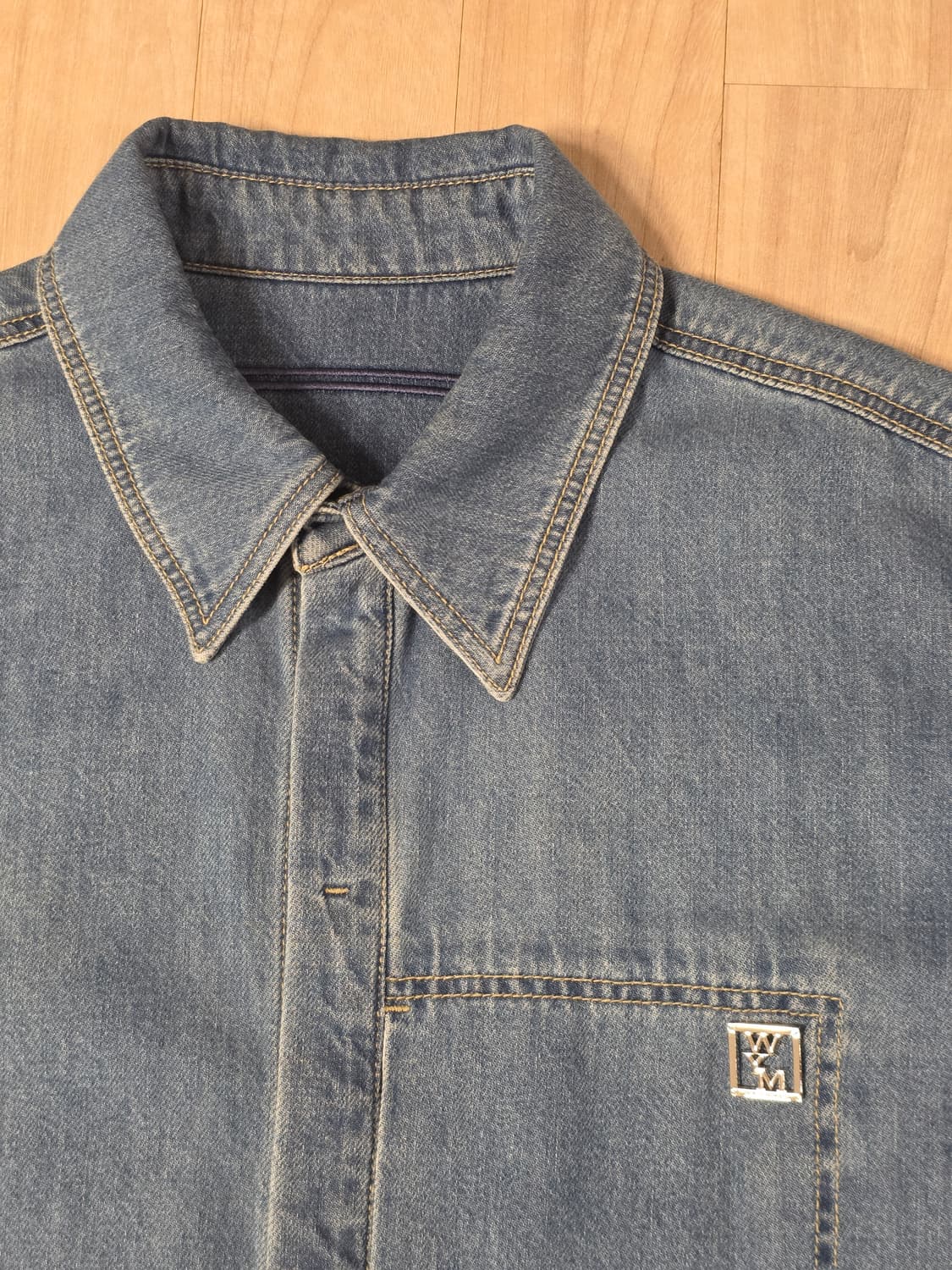 우영미 니켈 로고 셔츠 상품이미지2