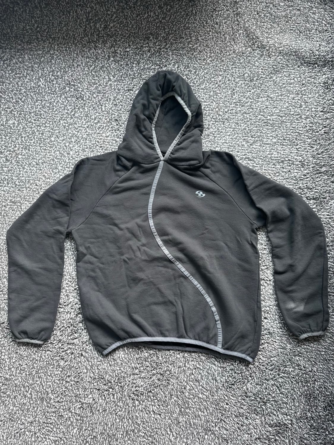 산산기어 테입드 후드 차콜 - 22SS 상품이미지1