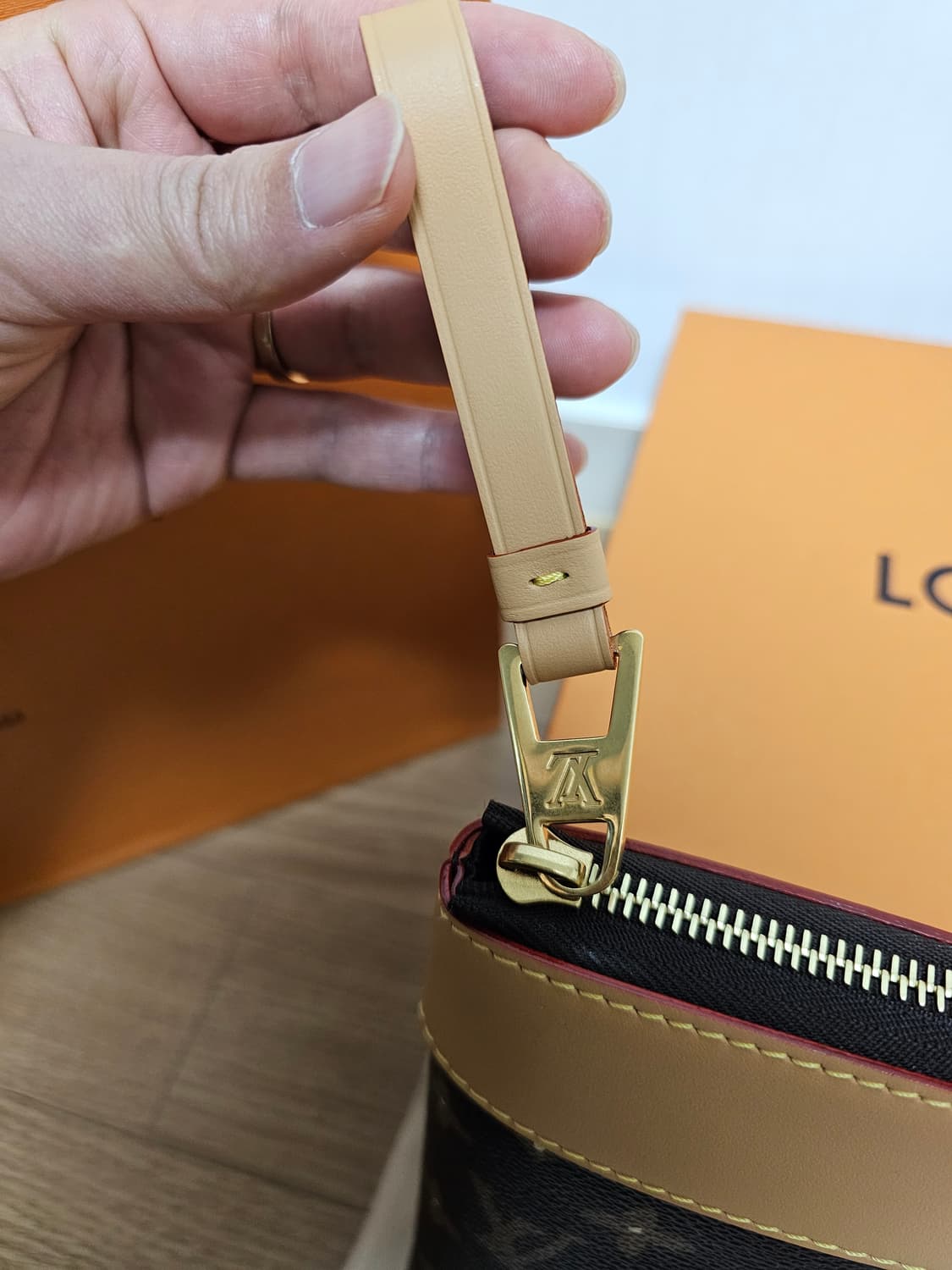 루이비통 타일러x퍼렐 강아지 초콜렛 포쉐트 클러치백 (새상품) 상품이미지9