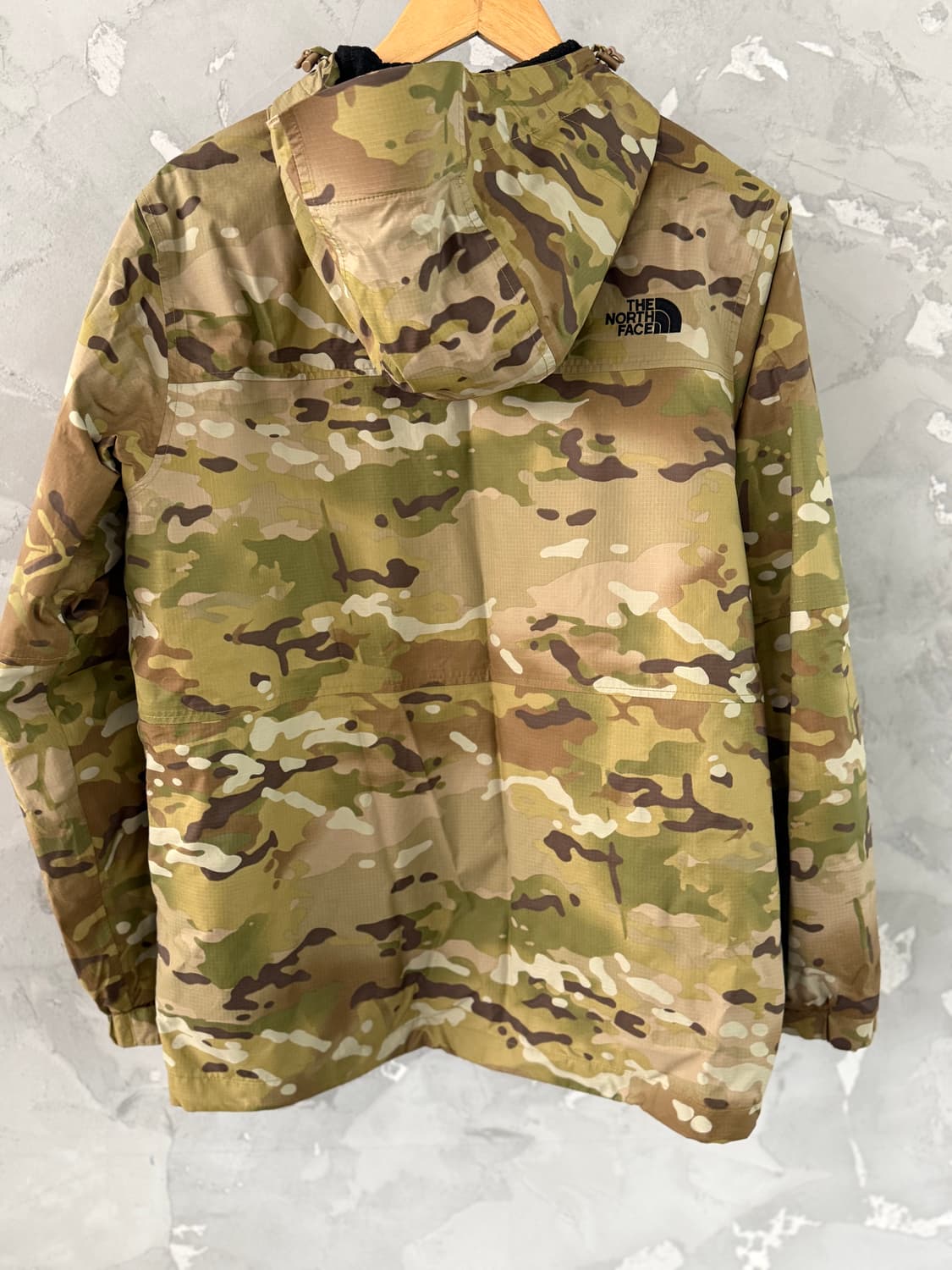 노스페이스 카모 바람막이 자켓 판매
사이즈 95 
M 밀리터리) 상품이미지2