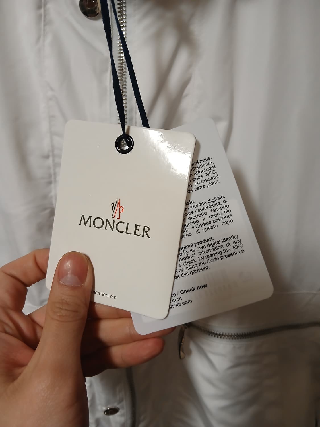 몽클레어 화이트 바람막이(XL) 상품이미지2