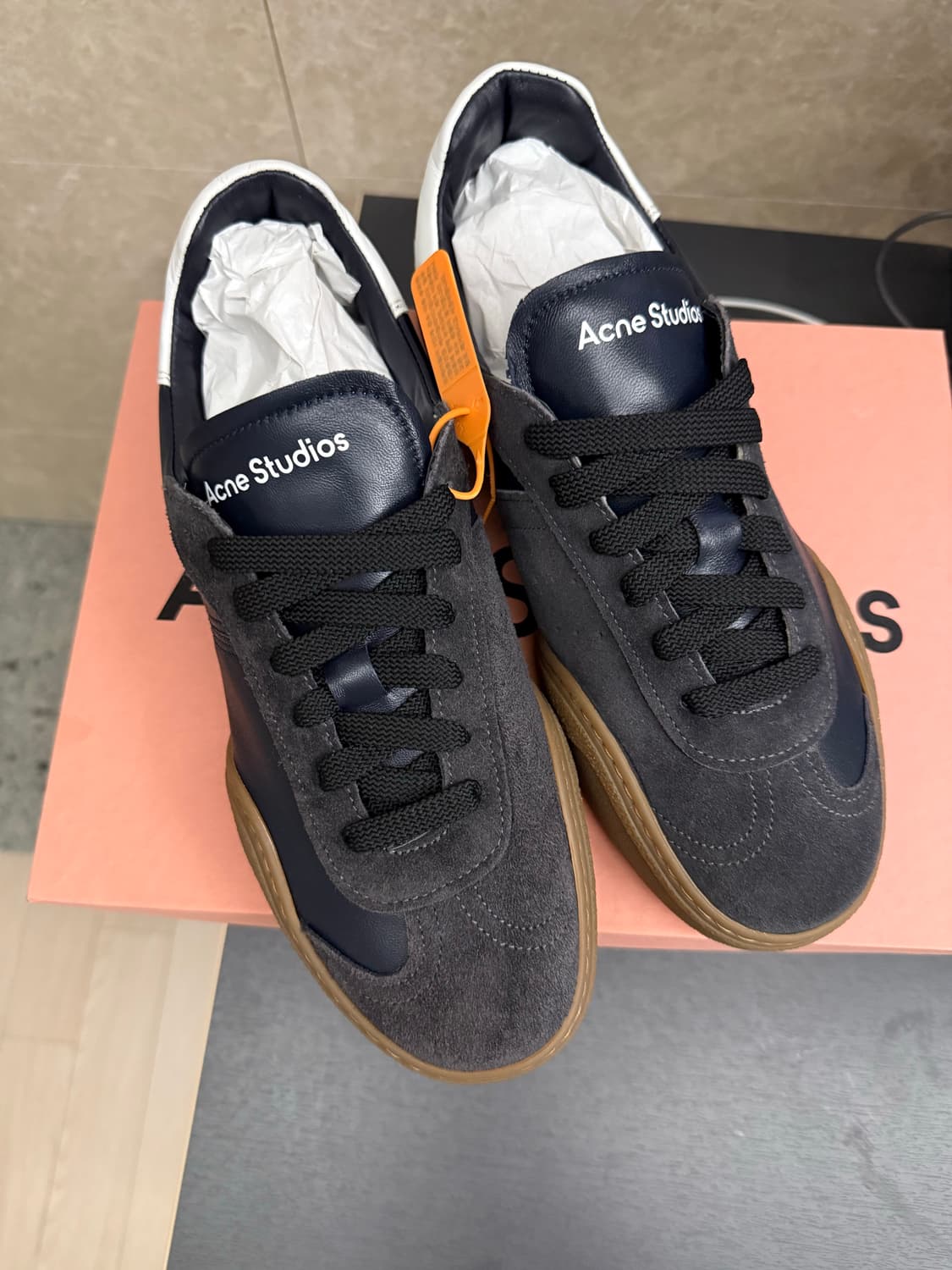 아크네 스튜디오 남성 스니커즈 상품이미지3