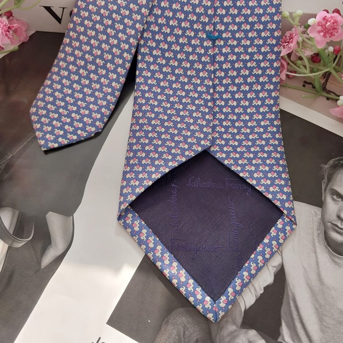 페라가모 실크 블루 코끼리 패턴 넥타이 9cm A+등급 K1405
 상품이미지7