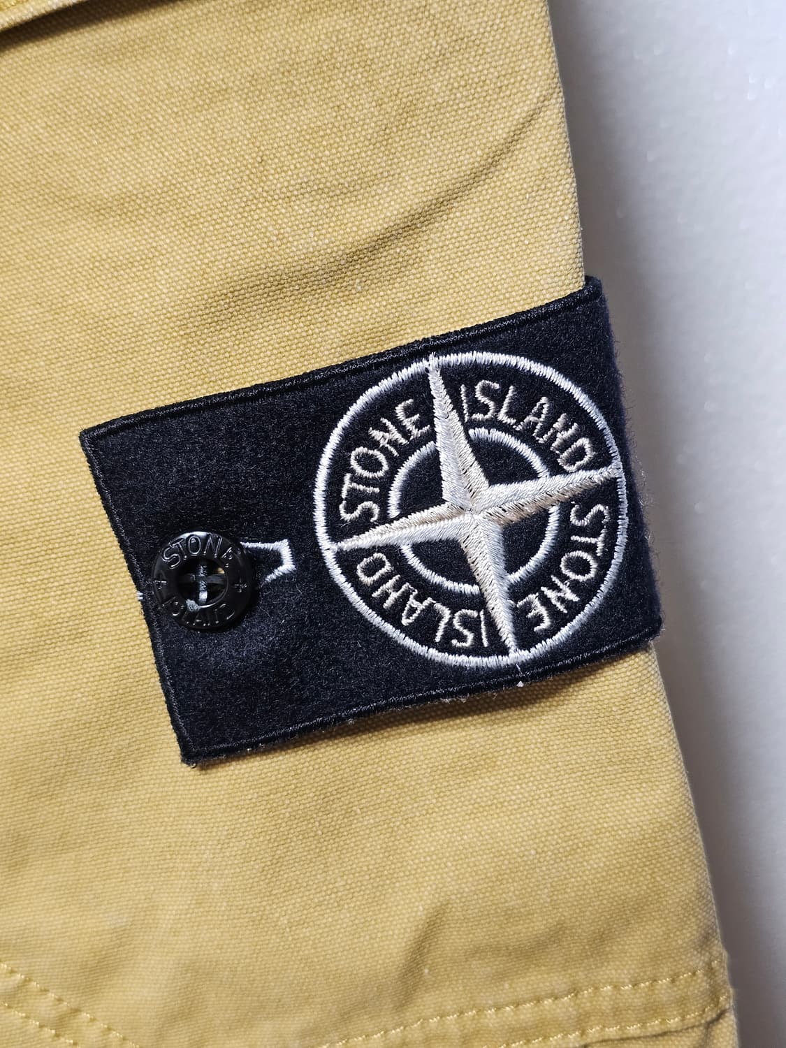 스톤아일랜드 파나마 리사이클드 옥사이드 플레이팅 카고 팬츠  - 24FW 상품이미지2