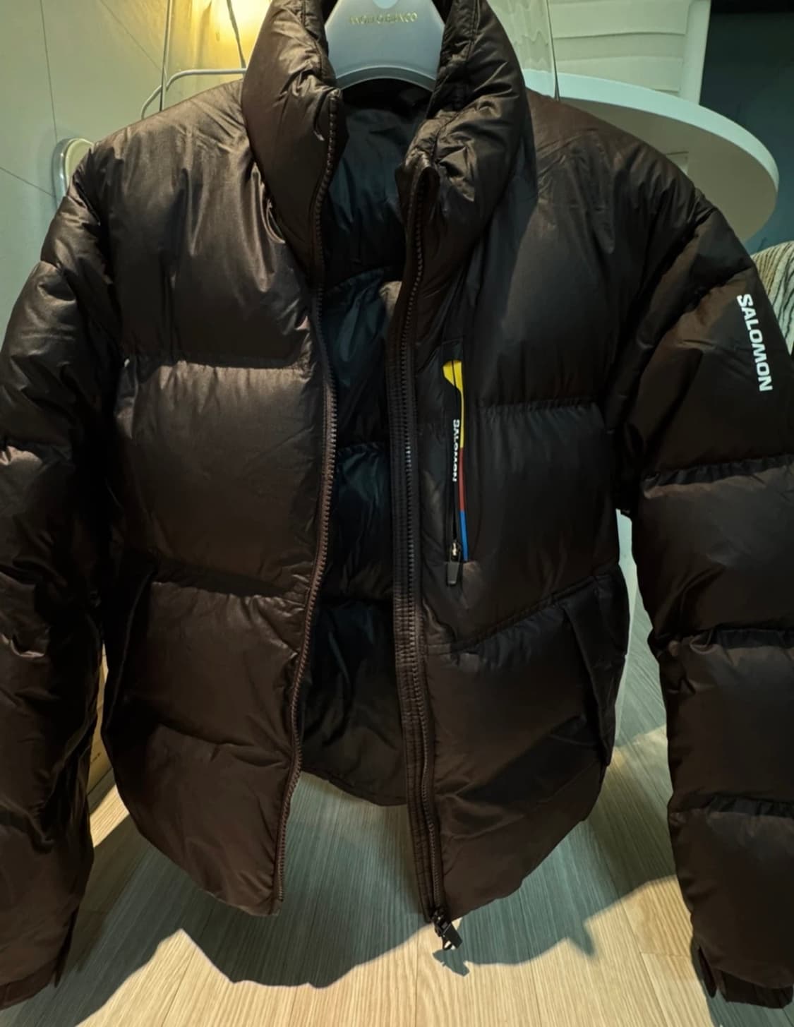 살로몬 컨투어 크롭 다운 자켓 초콜렛 상품이미지1