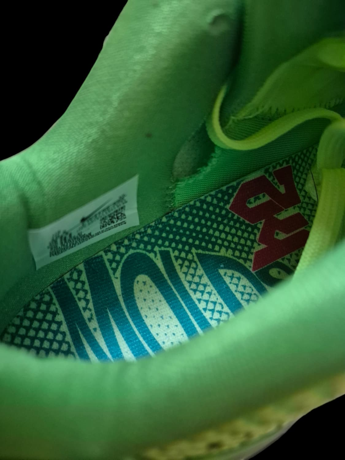 나이키 코비6 그린치 285 상품이미지4