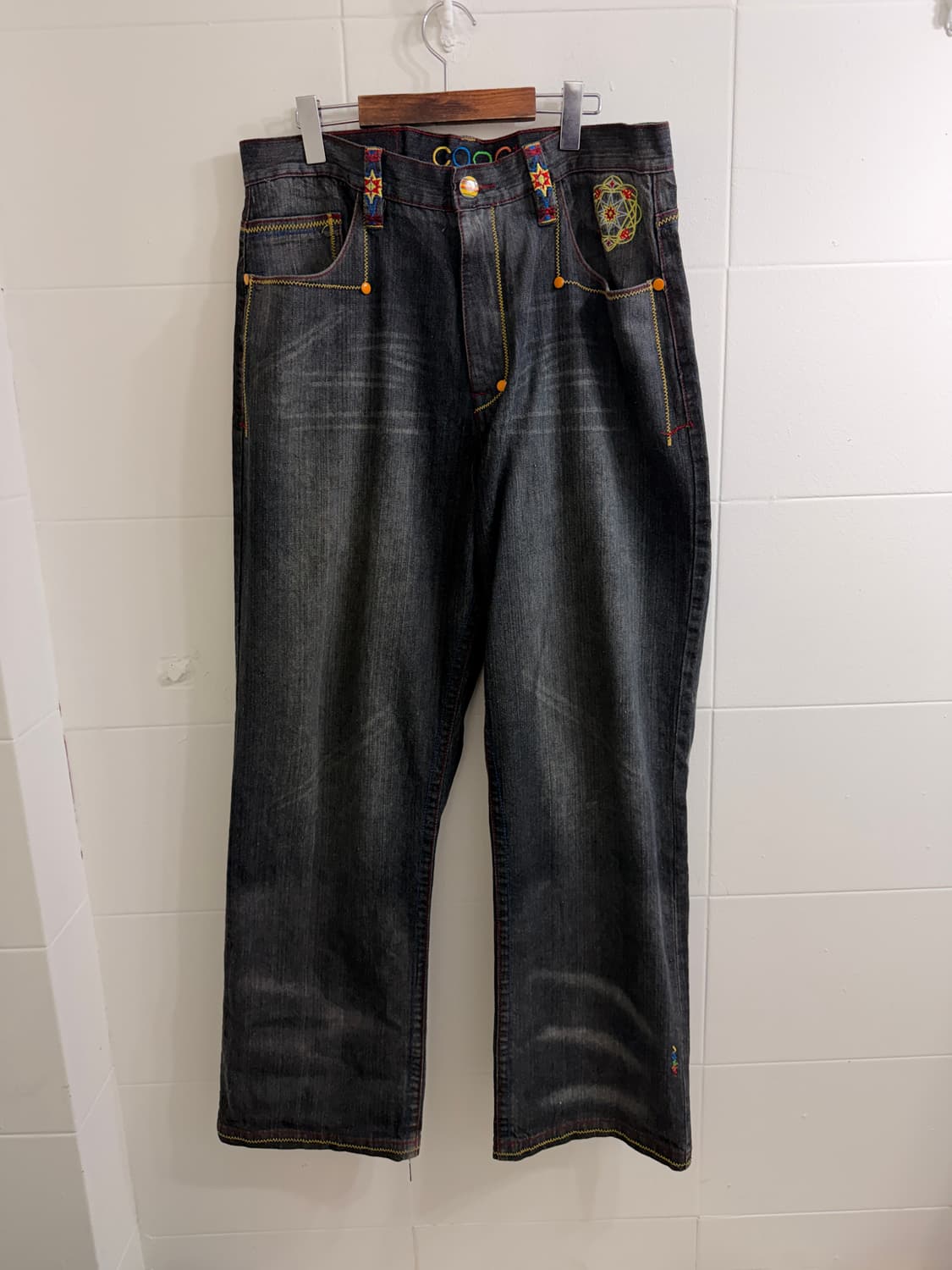 쿠지 패턴 자수 흑청 데님 팬츠 상품이미지3