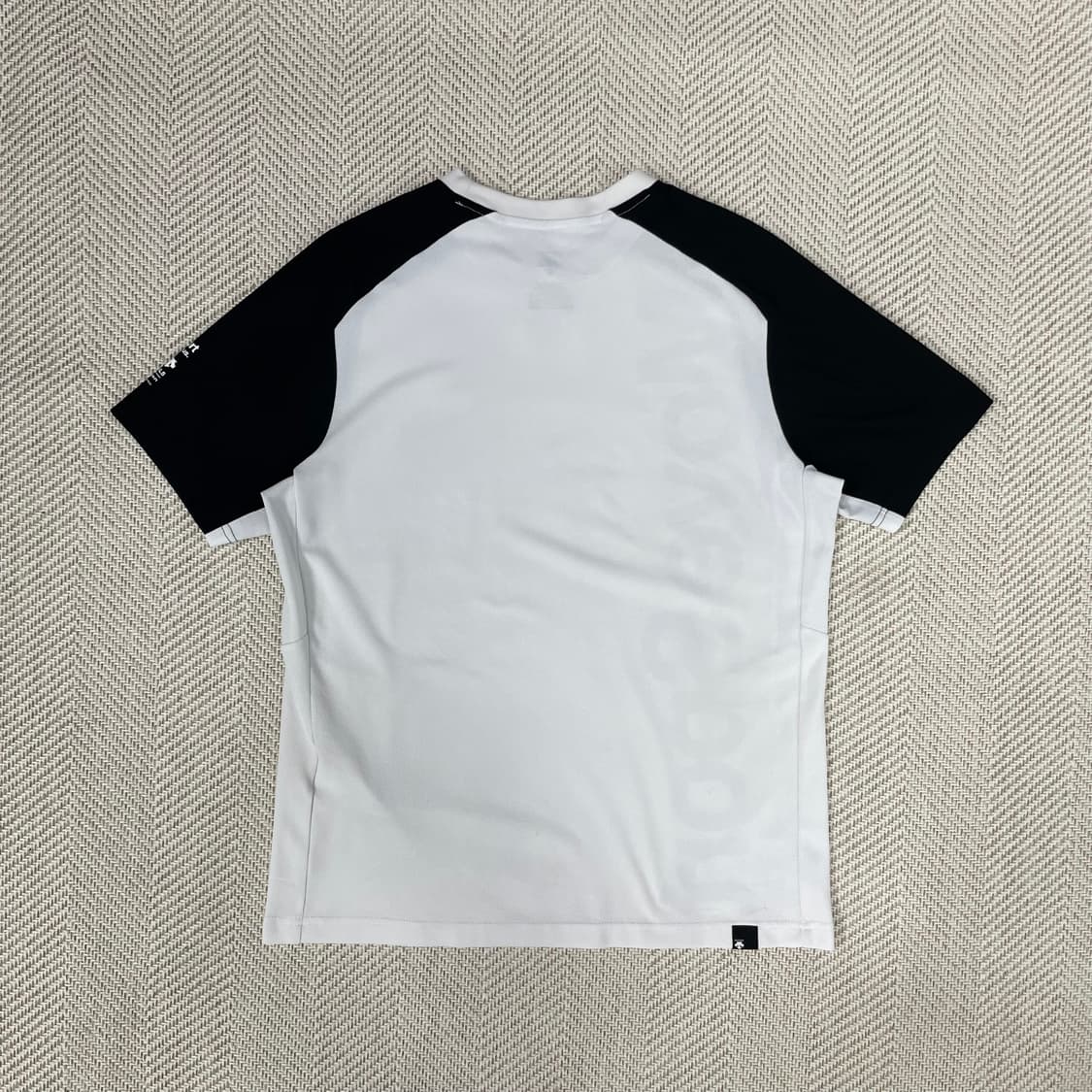 데상트 Move Sport 반팔티 화이트 105 상품이미지2