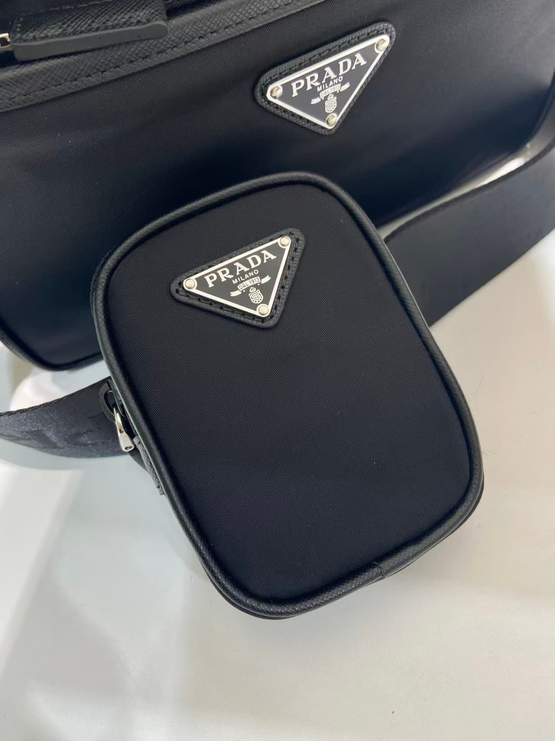프라다 리나일론 렉탱글 숄더백 블랙 상품이미지4