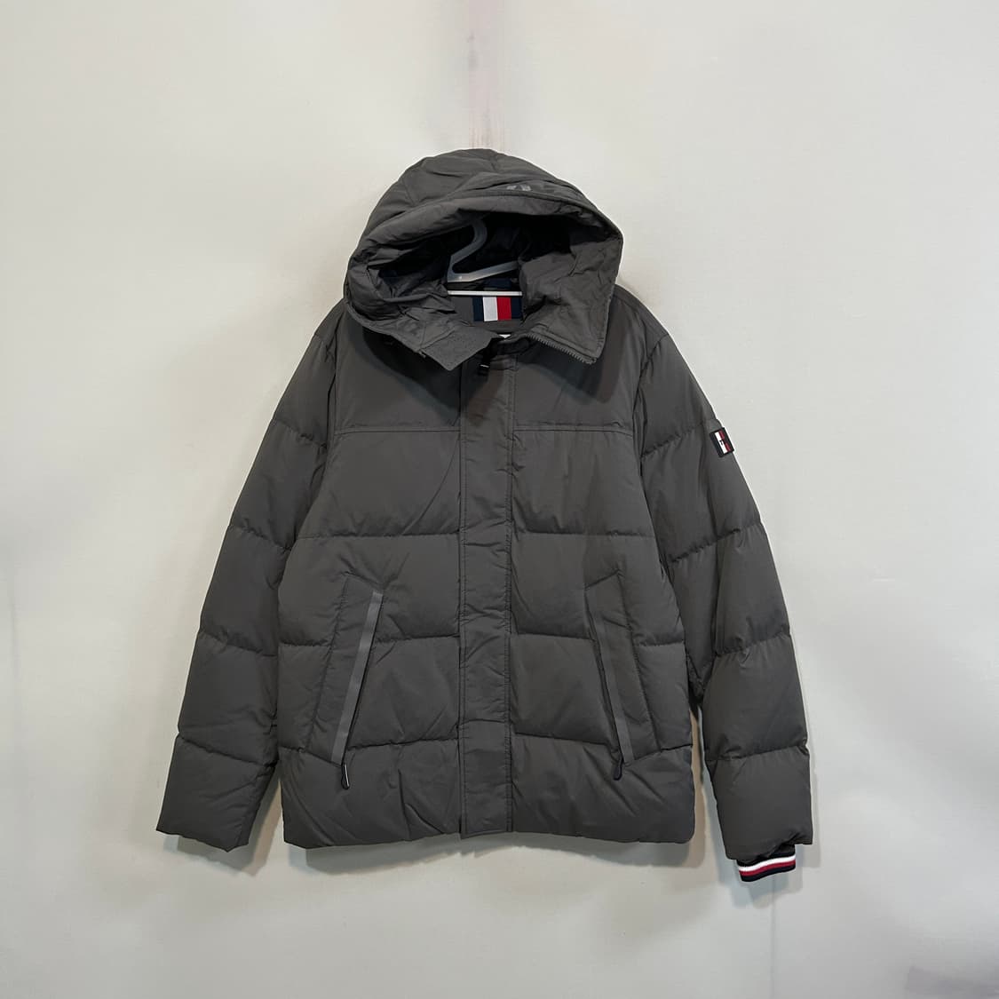 타미힐피거 남성 다운 패딩 95-100정도 상태최상 상품이미지1