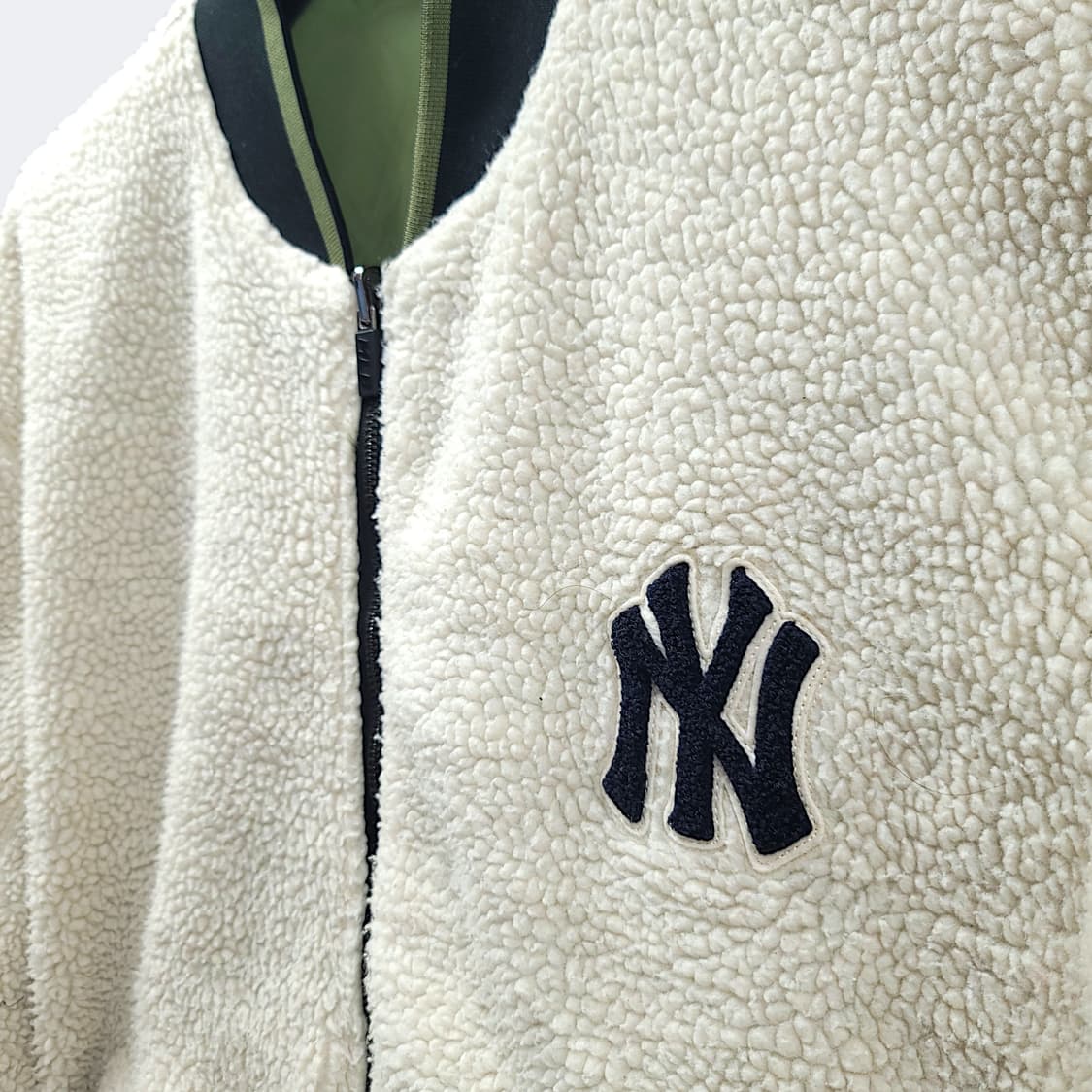 [L/100] MLB 뉴욕 양키즈 리버시블 쉐르파 바시티 자켓 상품이미지6