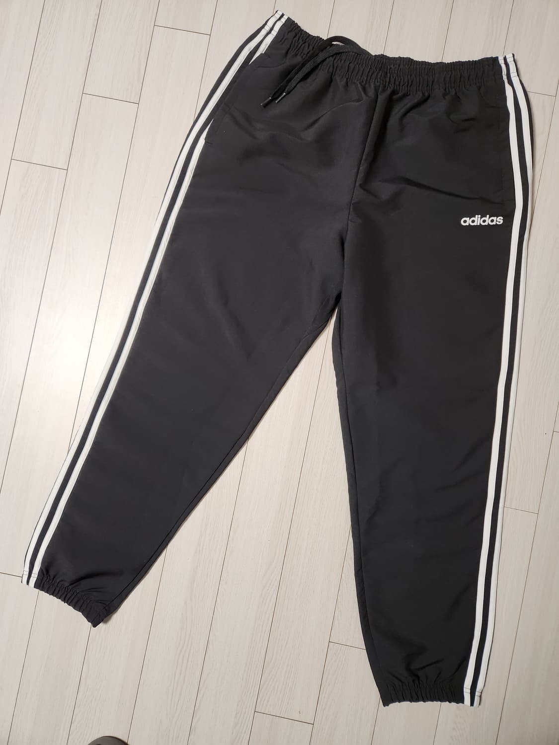 새상품급)아디다스 에센셜 3S 윈드러너 트레이닝 우븐 조거 팬츠 DQ31 상품이미지1