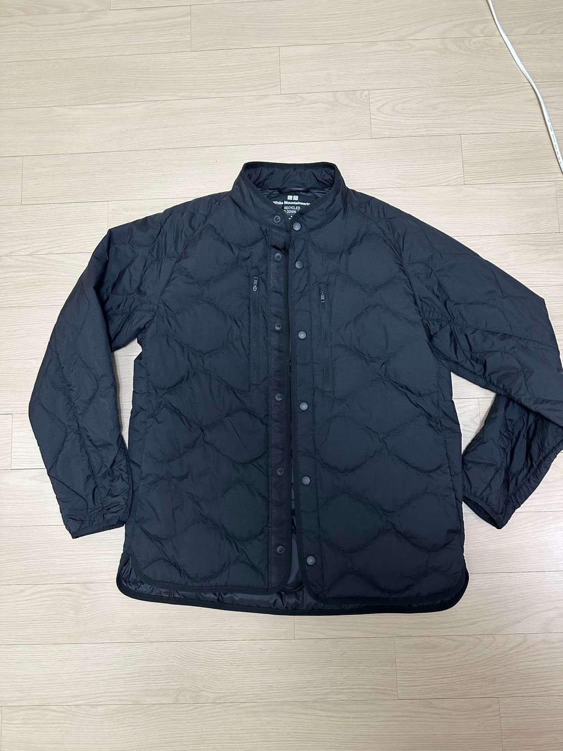 [M]유니클로 화이트마운티니어링 경량다운 상품이미지2