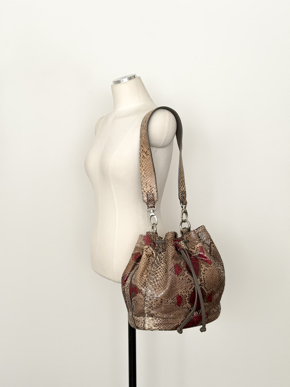 콜롬보 파이톤 드로우스트링 숄더백 상품이미지2