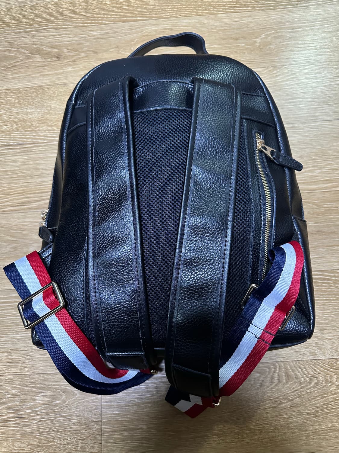 톰브라운 블랙 가죽 백팩 상품이미지2