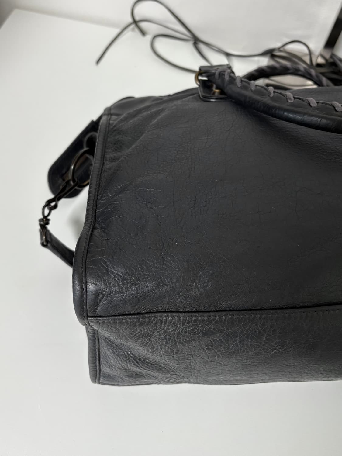 발렌시아가 시티 모터백 다크그레이 상품이미지4