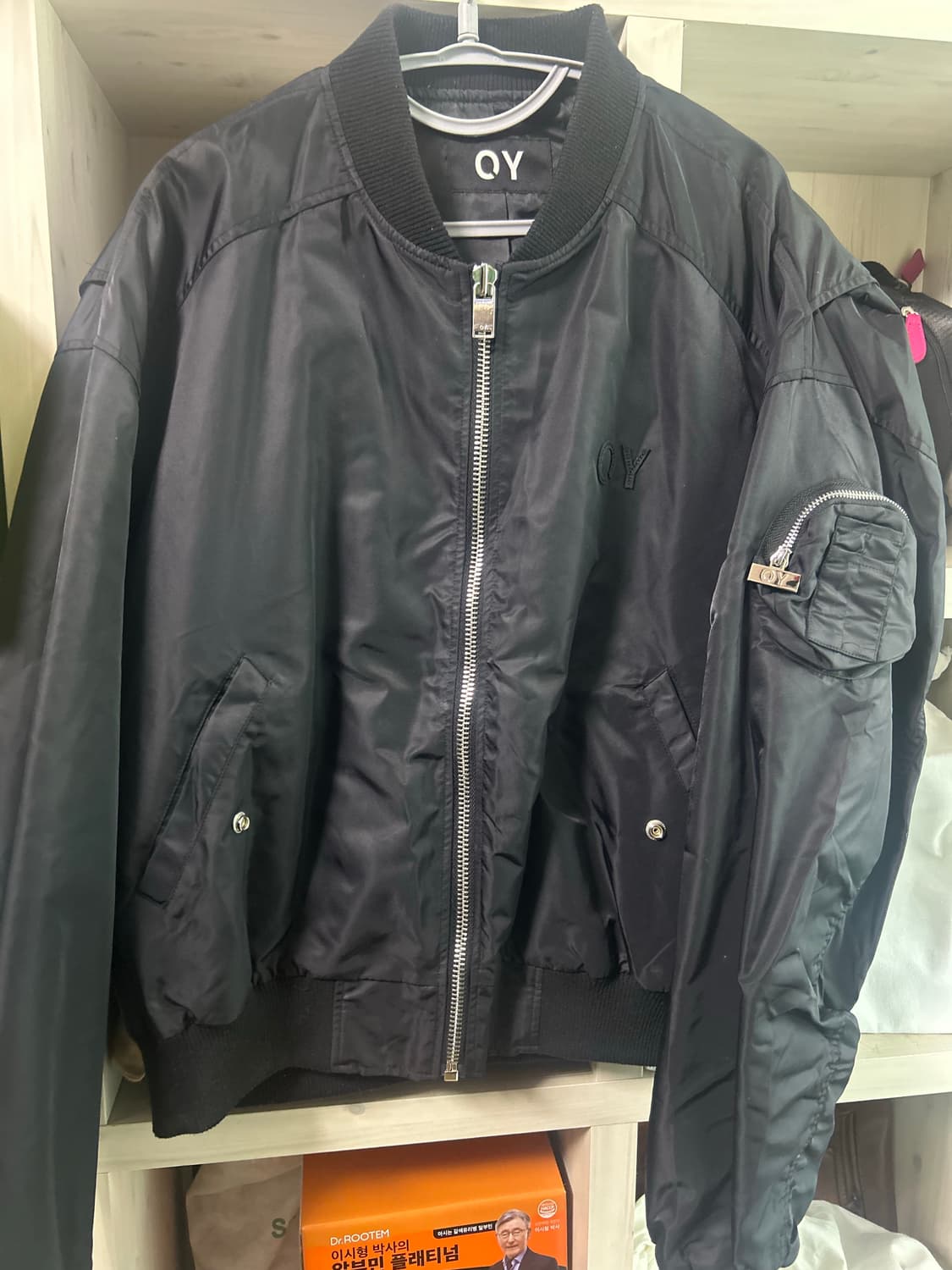 오와이 패치 로고 봄버 자켓 (블랙) 상품이미지3