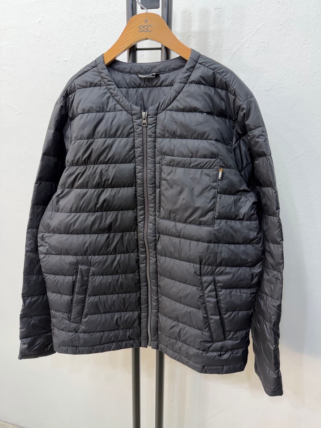 정품) 내셔널지오그래픽 남성 블랙 경량 패딩 100 상품이미지3