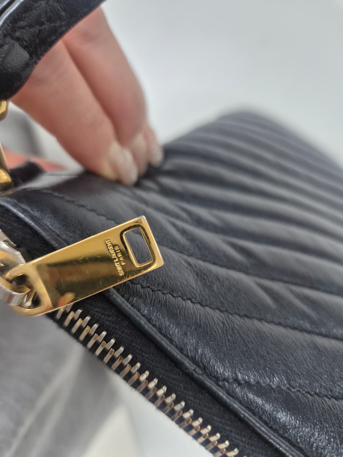 입생로랑 생로랑 
블랙 클러치 상품이미지2