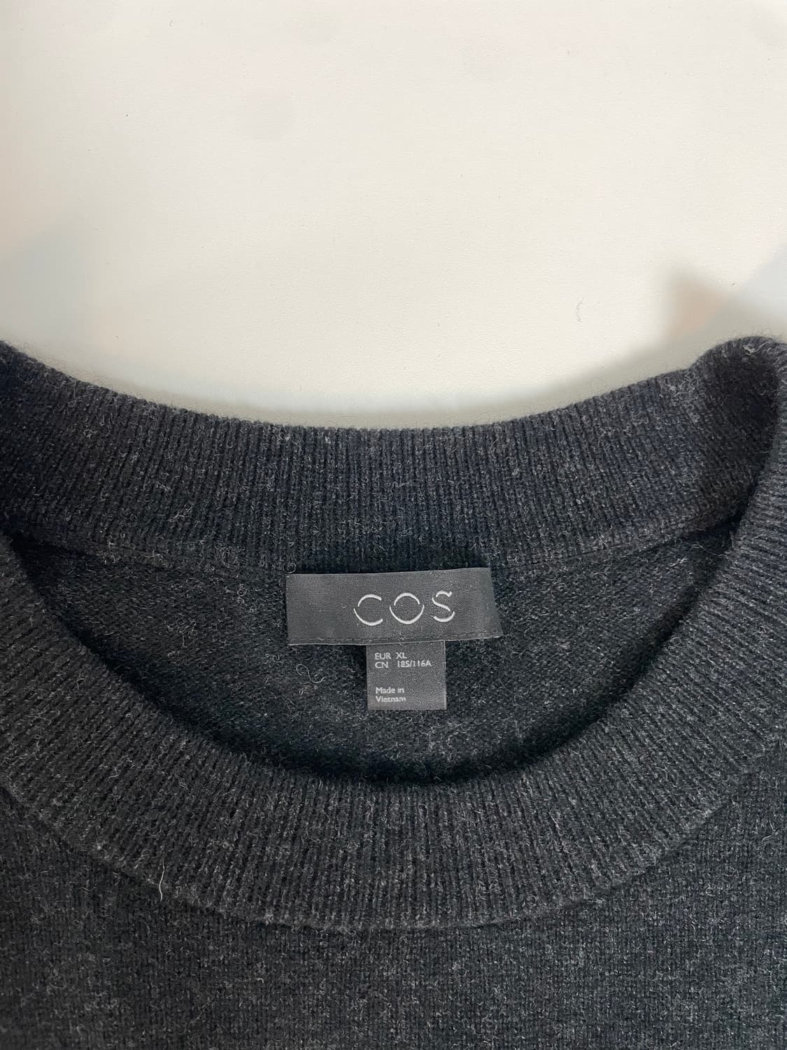 COS 블랙 스웨터  상품이미지5