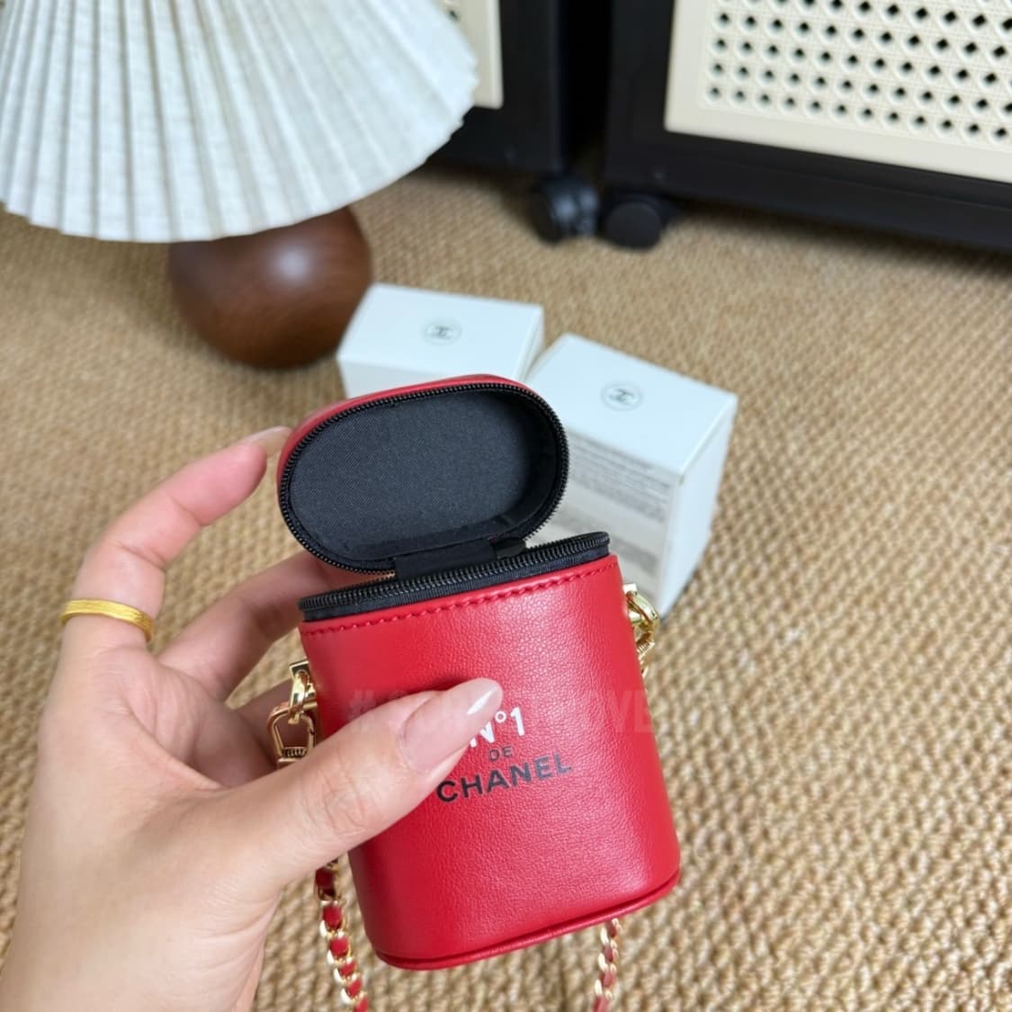 샤넬 뷰티 까멜리아 립파우치 체인백 레드  상품이미지6