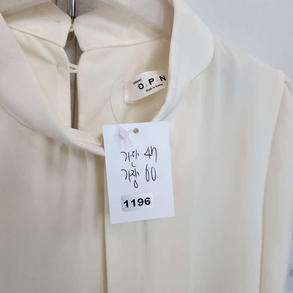 화이트 실키 라운드넥 블라우스 상품이미지7