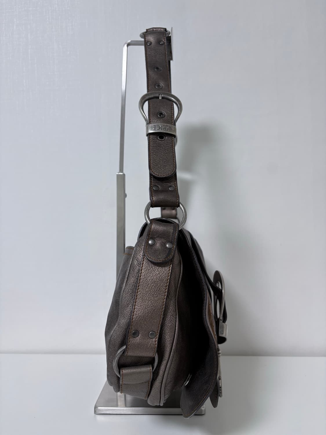 디올 가우초 메탈릭브라운 크로스백 상품이미지2
