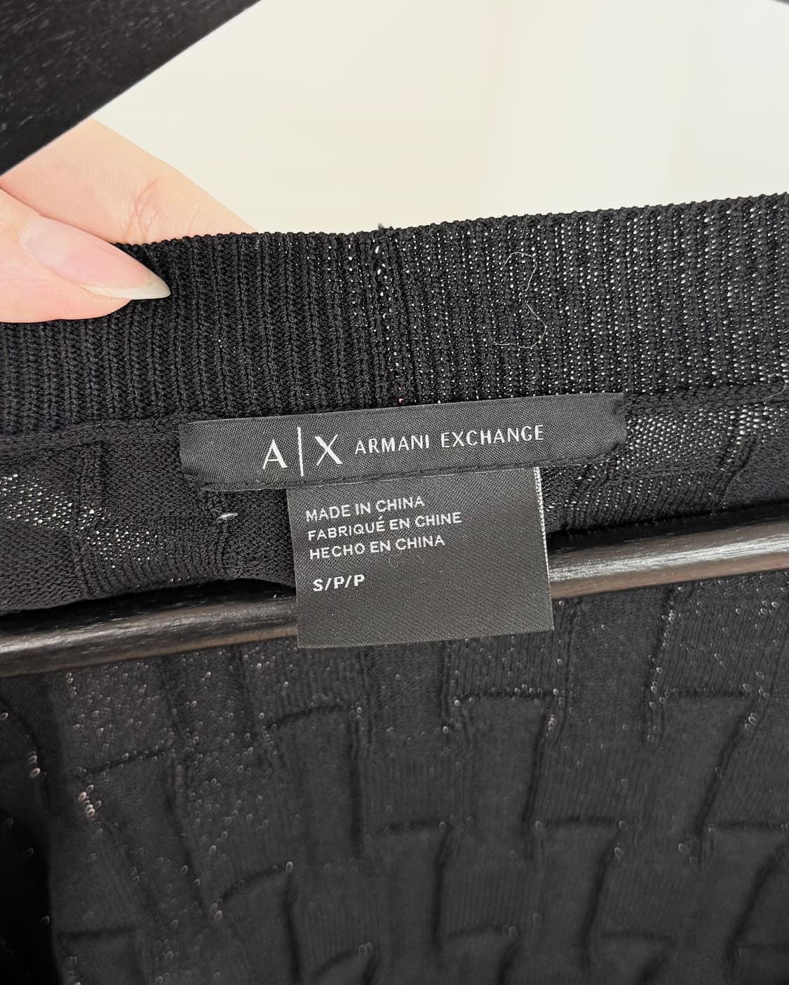 아르마니 익스체인지 블랙 텍스처 브이넥 니트  상품이미지7