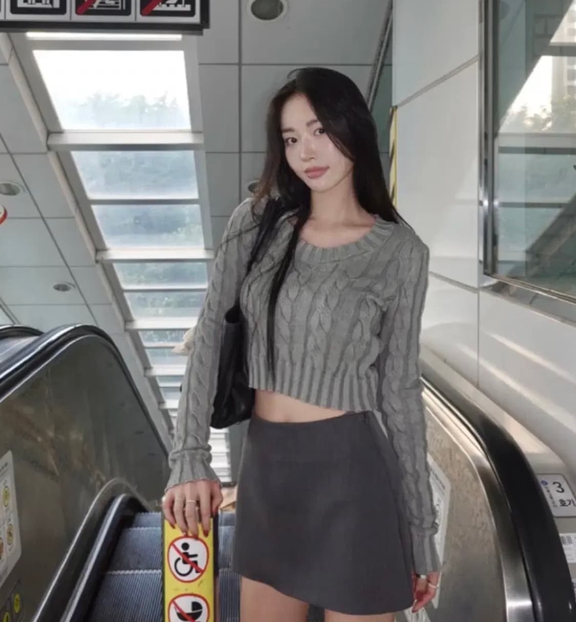 (새상품) 페일제이드 스탠다드 에이라인 스커트 블랙 1 상품이미지4