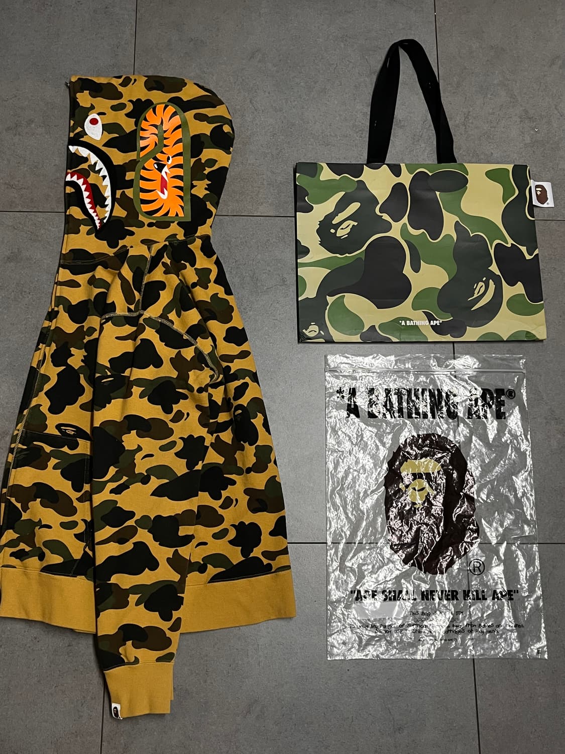 새상품급) 베이프 황계 샤크 후드집업 상품이미지2