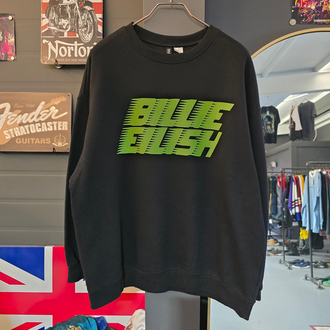 빌리아일리시 블러 로고 맨투맨 블랙 M 오버핏 상품이미지1