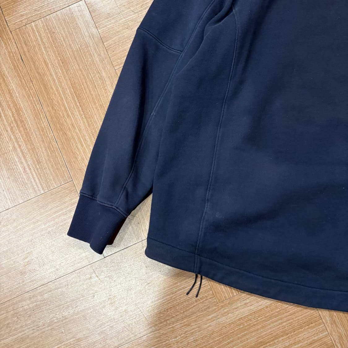 씨피컴퍼니 사선 지퍼 렌즈 스웻셔츠 상품이미지8