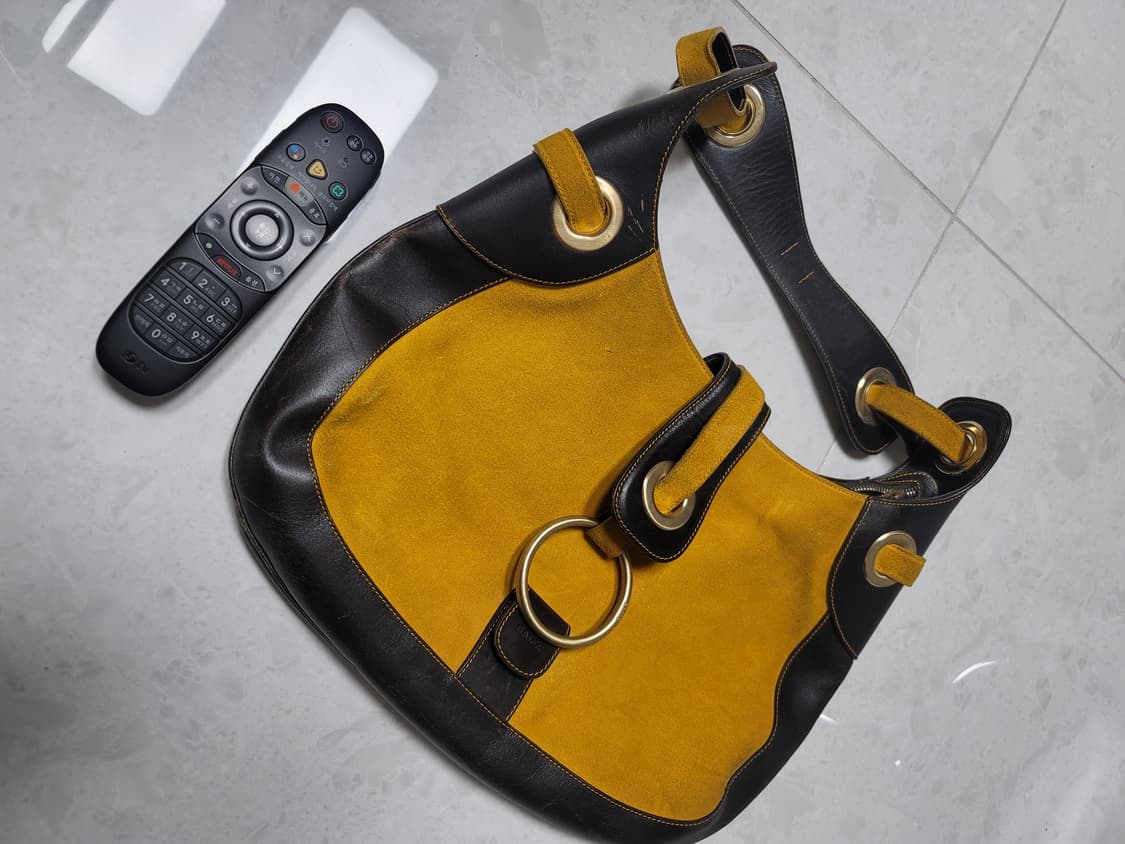 발리 여성 스웨이드+가죽 토트백 상태굿

 상품이미지3