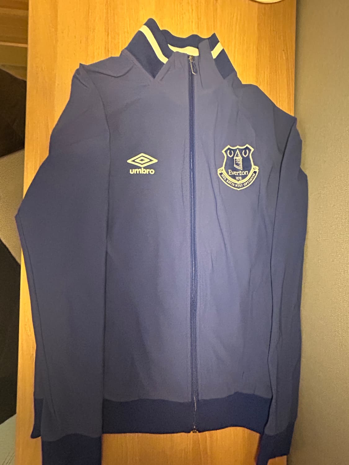 엄브로 에버튼 집업 상품이미지1