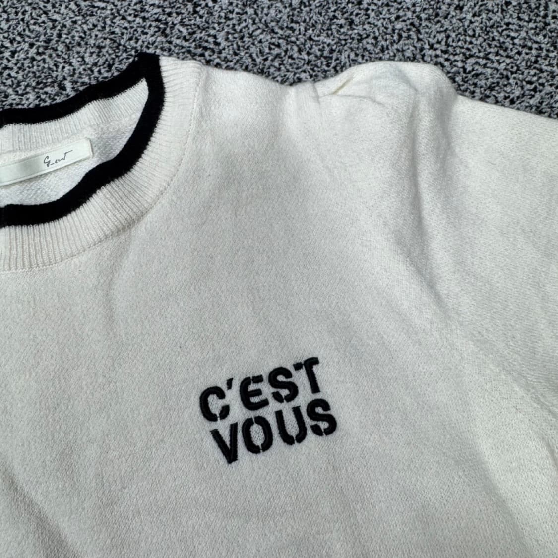 지컷 화이트 블랙 트리밍 반팔 니트, 상태좋아요! 상품이미지4