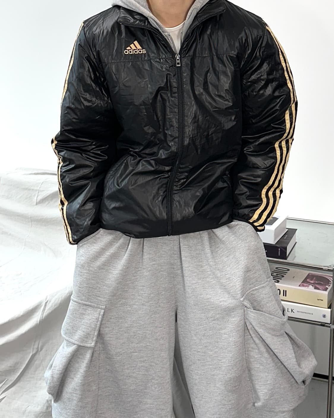 아디다스 블랙 골드 유광 바람막이 점퍼 M 상품이미지1