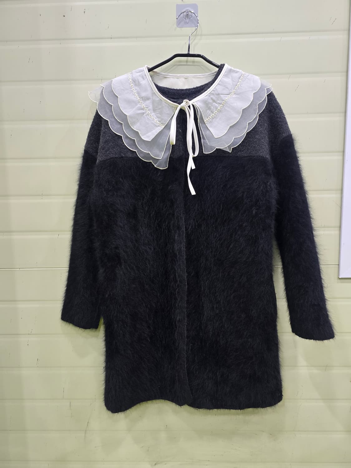 블랙 앙고라 털 레이스 카라 코트 상품이미지1