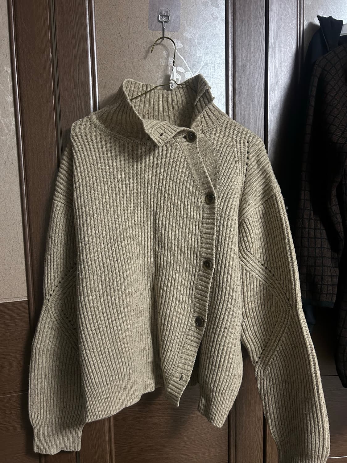 다이애그널 터틀넥 니트 가디건  상품이미지1