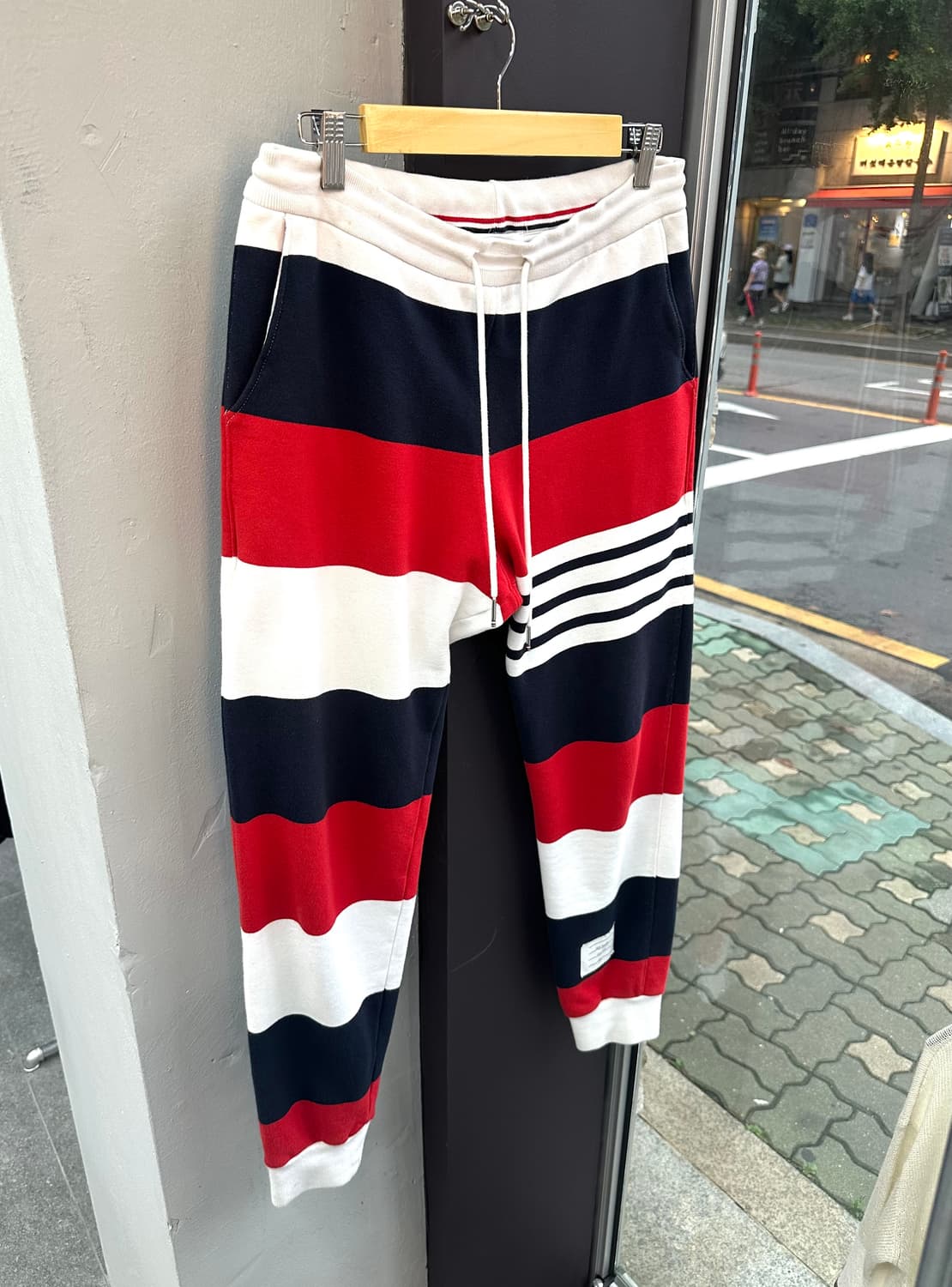 30~32/ 톰브라운 4선 클래식 스웨트 팬츠 상품이미지3