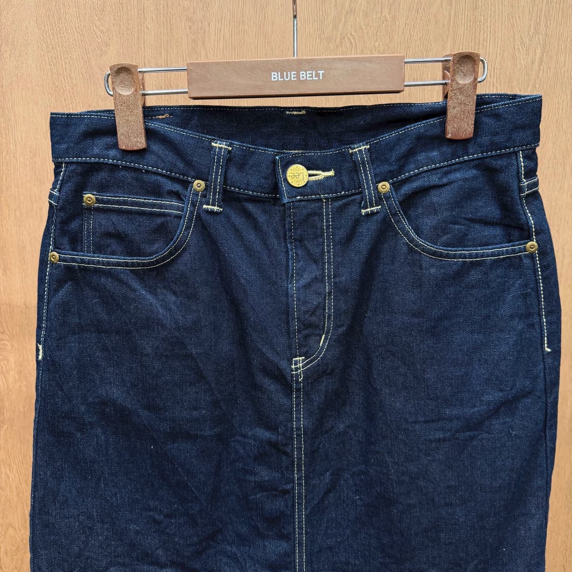 리 데님 미니 스커트 스티치 라인 골드 버튼 디테일 중청 상품이미지4