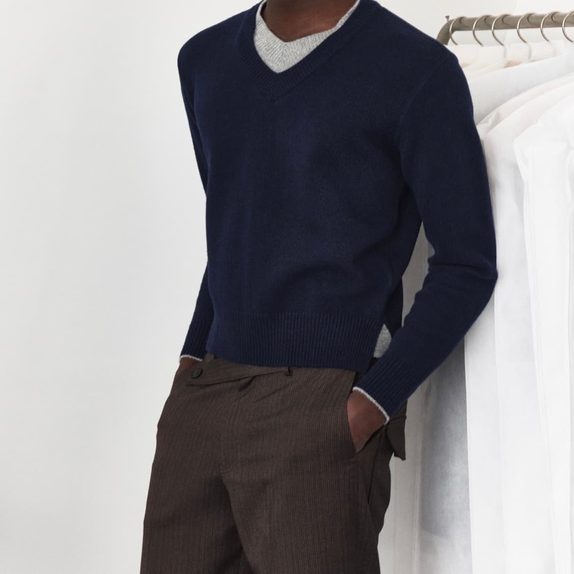 웨이비니스 26ss 브이넥 니트 상품이미지1