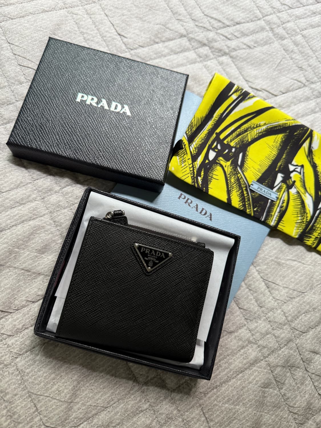 프라다 지갑 판매합니다. 상품이미지1