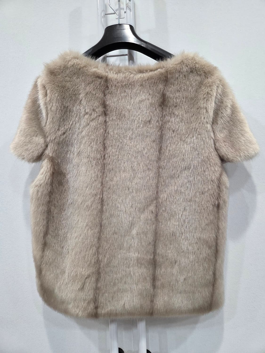 Kayones 브랜드의 퍼 숏반팔 (66)

 상품이미지2