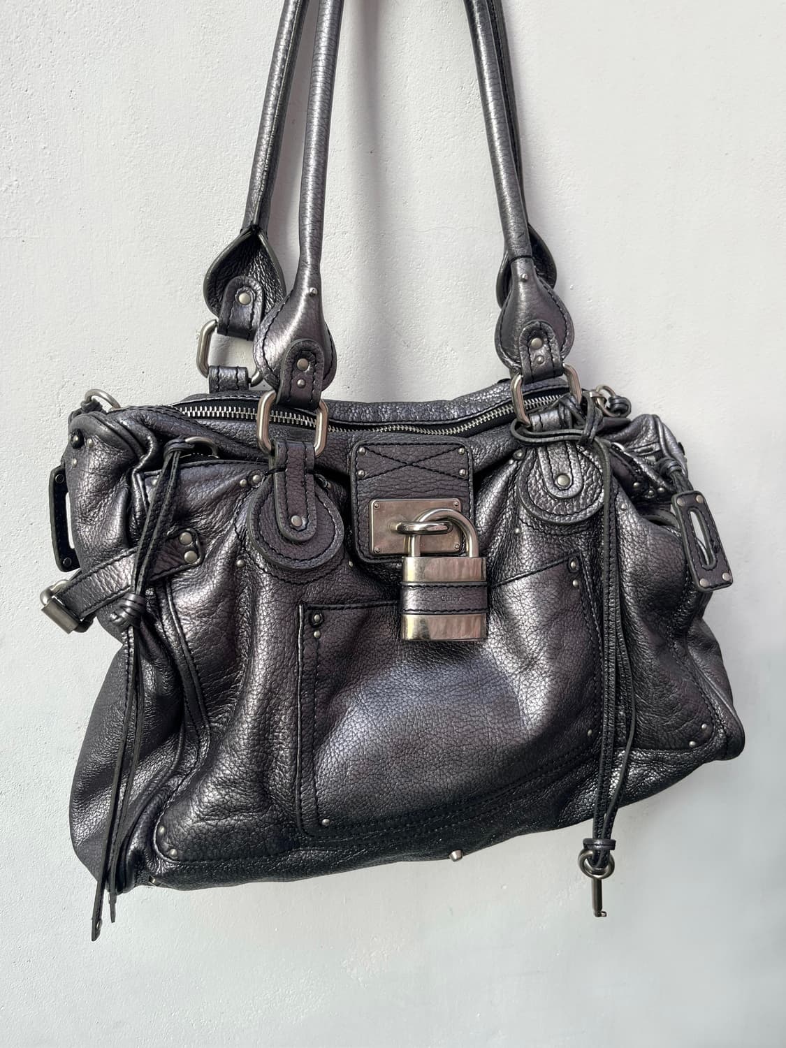 끌로에 패딩턴백 메탈릭 실버 상품이미지2